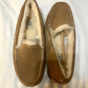 Ugg Women’s Dakota Moccasin in Chestnut